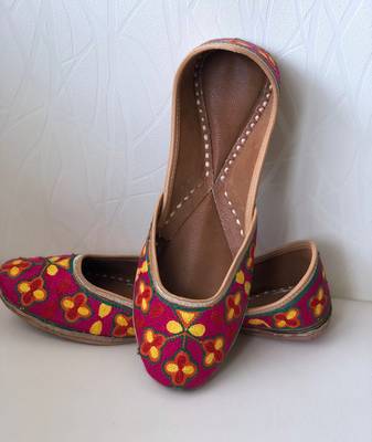Women Handcrafted Leather Footwear with embroidery, Casual Shoes, Women Khussa 1