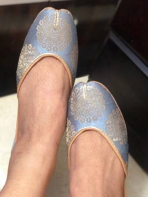 Grey bridal shoes, Grey and gold brocade women jutti, Indian Ethnic Women Shoes 2
