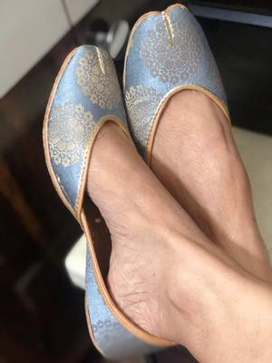 Grey bridal shoes, Grey and gold brocade women jutti, Indian Ethnic Women Shoes 3