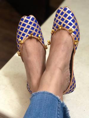 Blue woven leather juttis 2