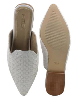 Trends & Trades Mules Shoes with Stitched on Synthetic in White 5
