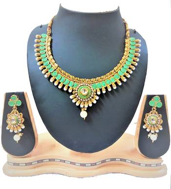Green necklaces 1