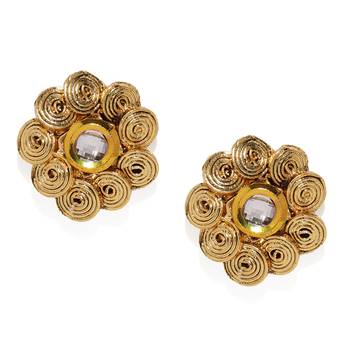Gold pearl earrings 1