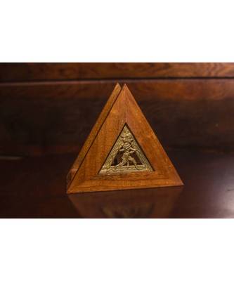 Triangle Napkin Holder in mango Wood 1