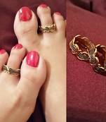 Gold toe-rings
