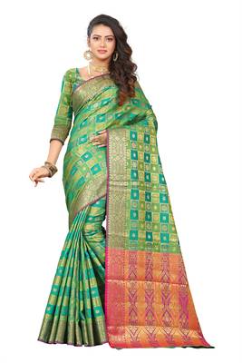 Green Woven Banarasi Silk Saree With Blouse 1