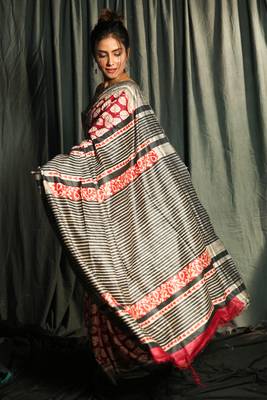 Red & Grey Pure Gheecha Saree With Leaf Printed Designs 2