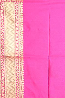 Pink Zari Weaved Banarsi With All Over Bird Motif Zari Weaving 4