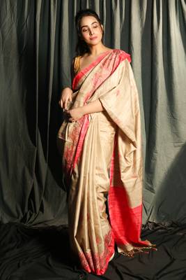 Beige Blended Matka With Coral Red Jaal Cut Embroidery Border 1