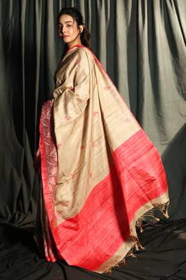 Beige Blended Matka With Coral Red Jaal Cut Embroidery Border 2