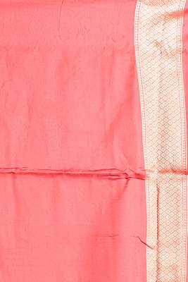 Coral Red Blended Silk Saree With Floral Zari Border And Pallu 4