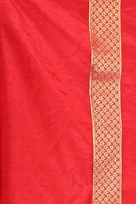 Off White Floral Zari Weaved Semi Banarasi Saree With Red Boreder And Pallu 4