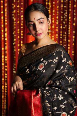 Black Floral Zari Weaved Semi Banarasi Saree With Red Boreder And Pallu 3