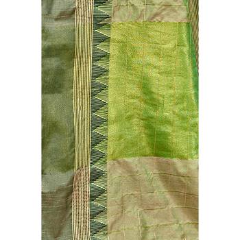 Green woven art silk saree with blouse 3