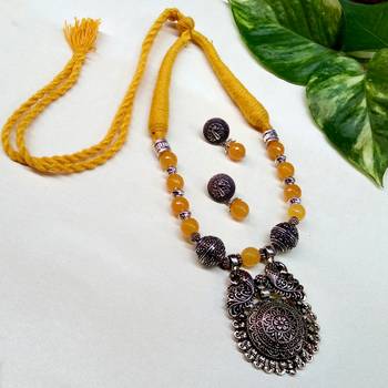 Yellow agate necklaces 1