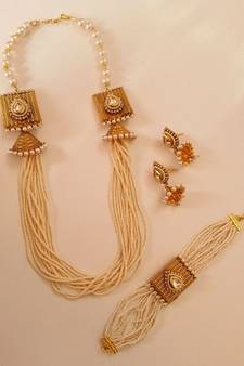 White Pearl Necklace Set