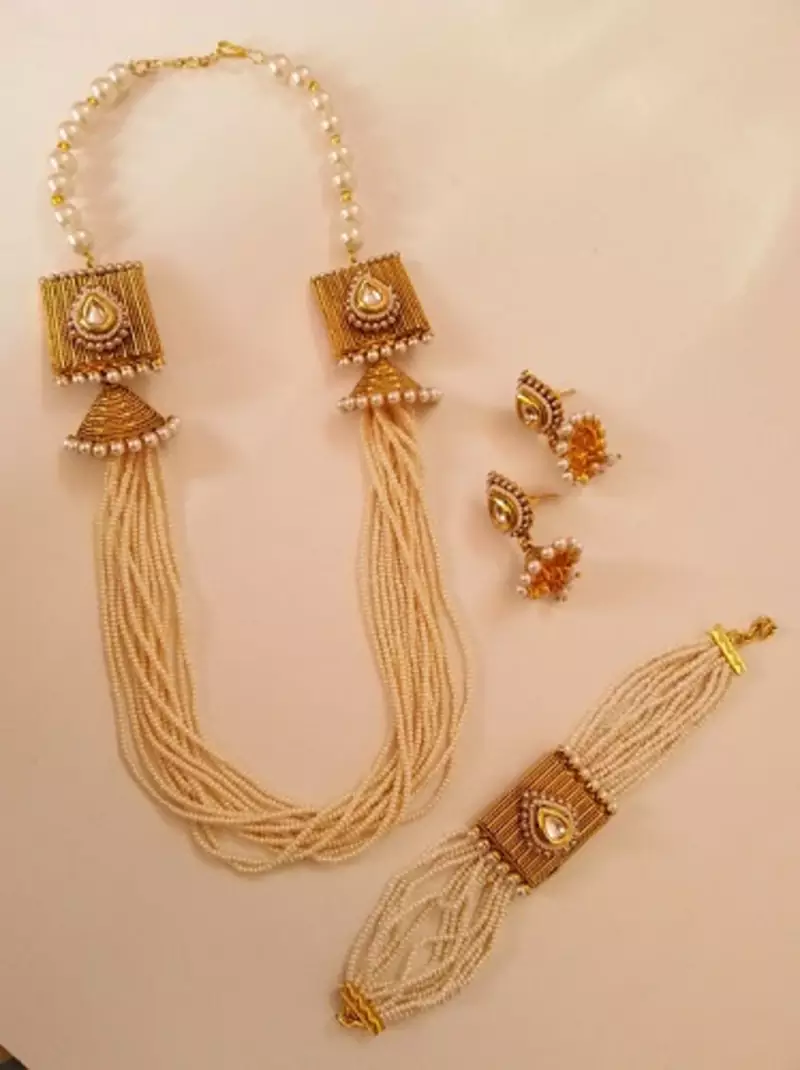White Pearl Necklace Set