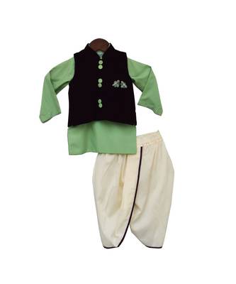 Black Plain Velvet With Green Kurta Set 1