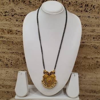 Women'S Pride Mangalsutra Golden Antique Design Peacock Pendant Mangalsutra Black Beads Double Line Layer Long Necklace 3