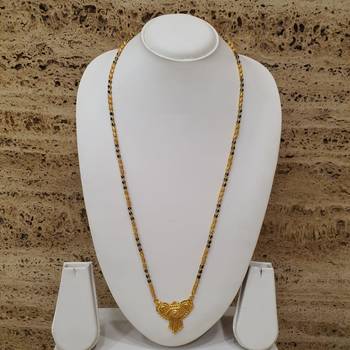 Women'S Pride Mangalsutra Traditional Golden Antique Pendant Mangalsutra Black Beads Single Line Layer Long Necklace 3