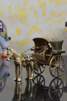 Metal Showpiece of Chariot