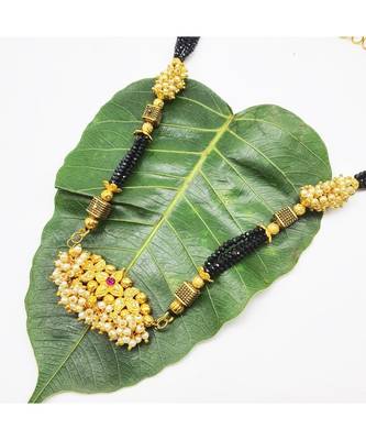 Mangalsutra Antique Golden Pendant White Bead Black 4 Line Layer Short Mangalsutra Thushi Kolhapuri Necklace 2