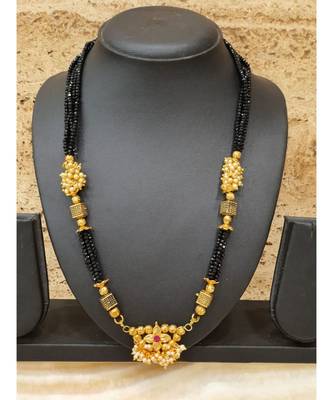 Mangalsutra Antique Golden Pendant Thushi Kolhapuri White Black Bead 4 Line Layer Short Mangalsutra Necklace 3