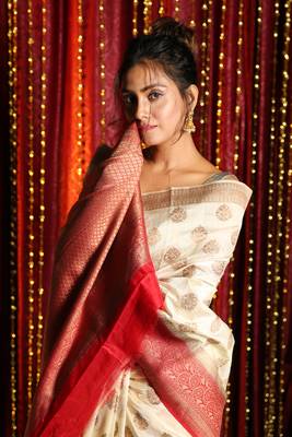 Off white woven banarasi saree with blouse 3