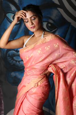 Peach woven silk saree with blouse 3