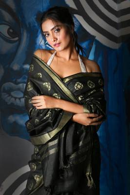 Black woven silk saree with blouse 3