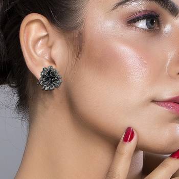 Black earrings 4