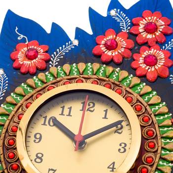 Handcrafted Papier-Mache Leaf Shape Wall Clock 3