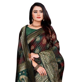 Green Woven Banarasi Silk Saree With Blouse 2