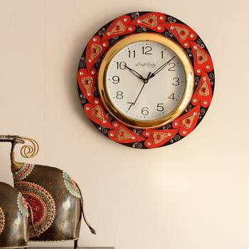 Creative Crystal studded Red Hearts Wooden Handcrafted Wall Clock 1