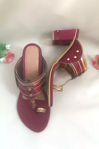 Gem Stone Maroon Kolhapuris 
