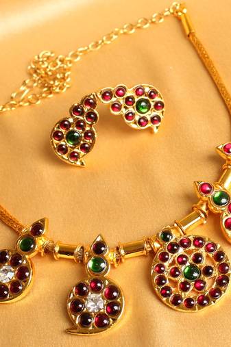 Gorgeous Gold Plated Kemp Green Temple Necklace Set  