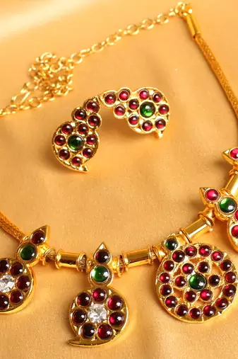 Gorgeous Gold Plated Kemp Green Temple Necklace Set  