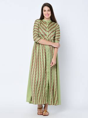 Women's Green Digital Print Flared Art Silk Kurta Pant Set 2