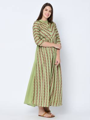 Women's Green Digital Print Flared Art Silk Kurta Pant Set 4