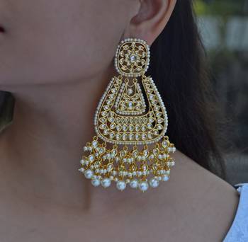 Gold pearl earrings 2