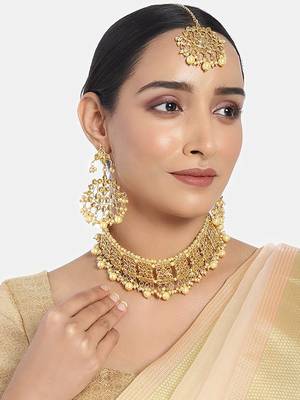  Traditional Kundan Choker Jewellery Set with Earrings & Maang Tikka For Women  2