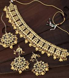  Traditional Kundan Choker Jewellery Set with Earrings & Maang Tikka For Women 