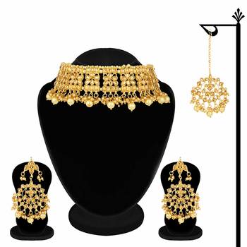  Traditional Kundan Choker Jewellery Set with Earrings & Maang Tikka For Women  4