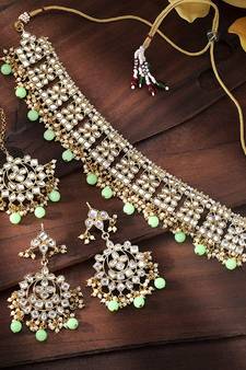 Gold Plated Traditional Kundan Choker Jewellery Set with Earrings & Maang Tikka For Women 