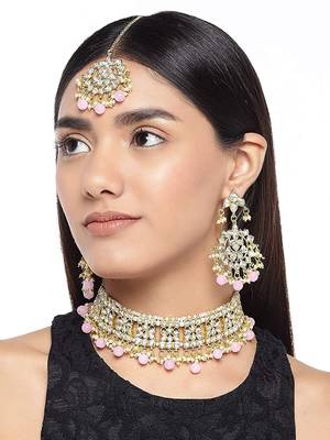 Traditional Kundan Choker Jewellery Set with Earrings & Maang Tikka For Women  3