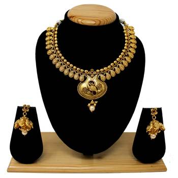 Maroon necklace-sets 1