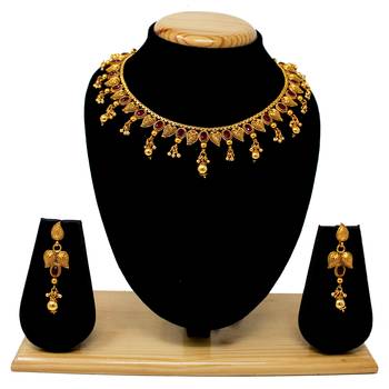 Maroon necklace-sets 1