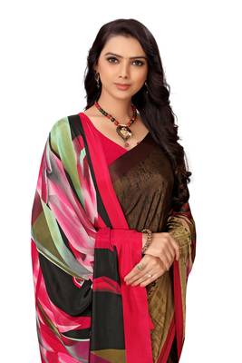 Pink printed crepe saree with blouse 4