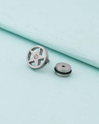 Royal Stud Star Cutwork Earring 1