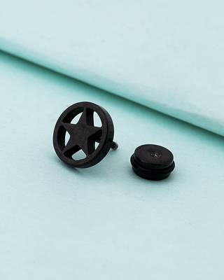 Royal Stud Star Motif Earring 1